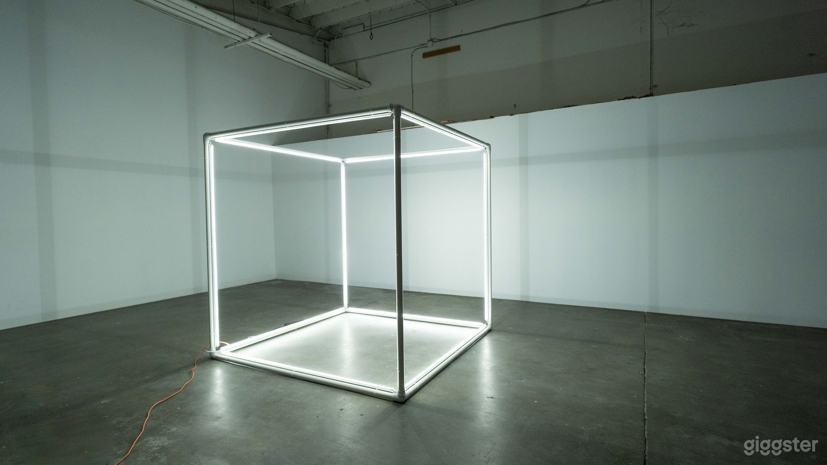 Photo Studio with Car Access Photo 2