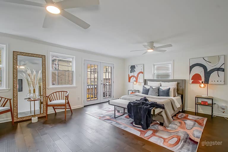  Master Bedroom: over 300 sqft 