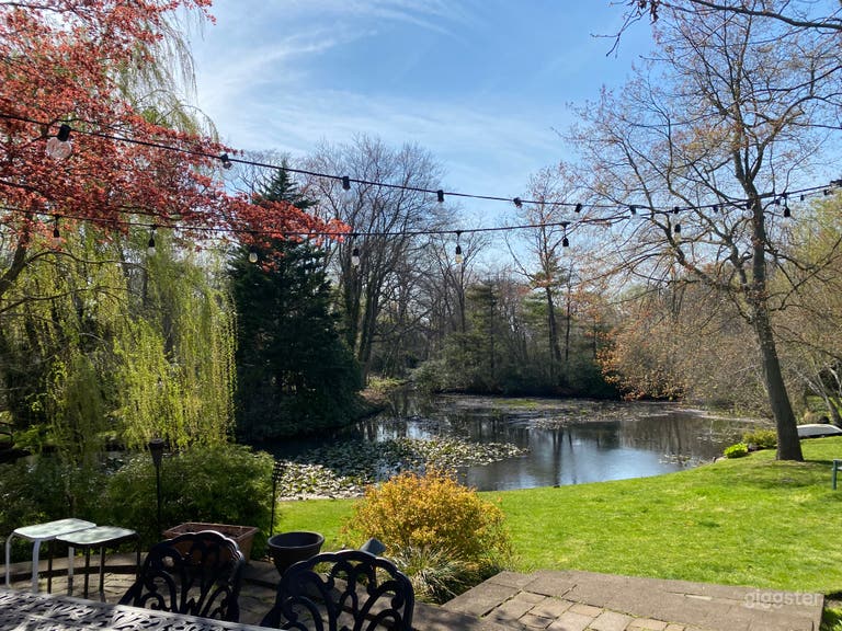  Beautiful Backyard with Breathtaking Lake 