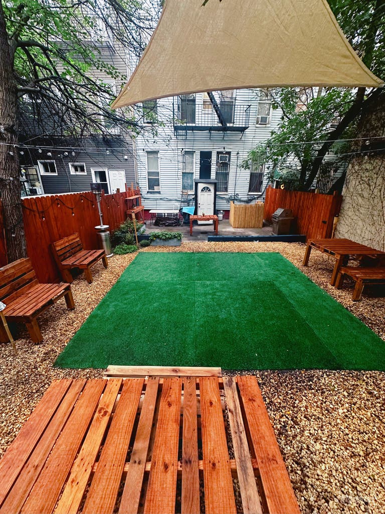  Large 18ft x 19ft green astroturf space for yoga / dining etc  