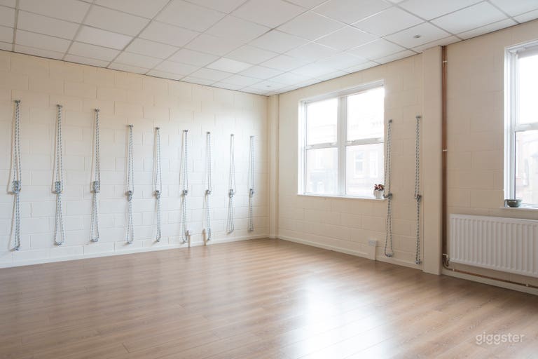  Corner view showing both windows 