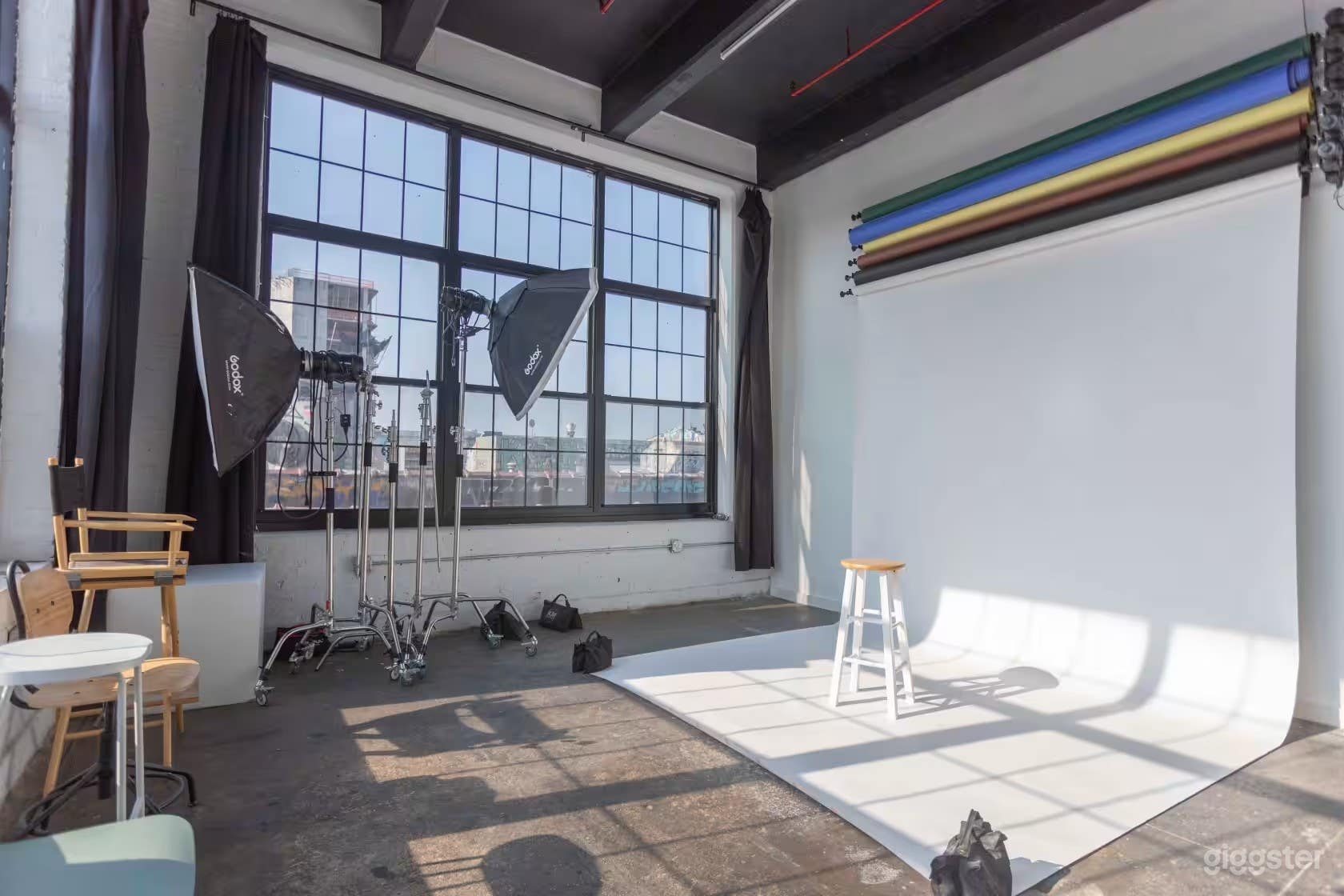 Corner Bright Sunny Loft Space Photo 1