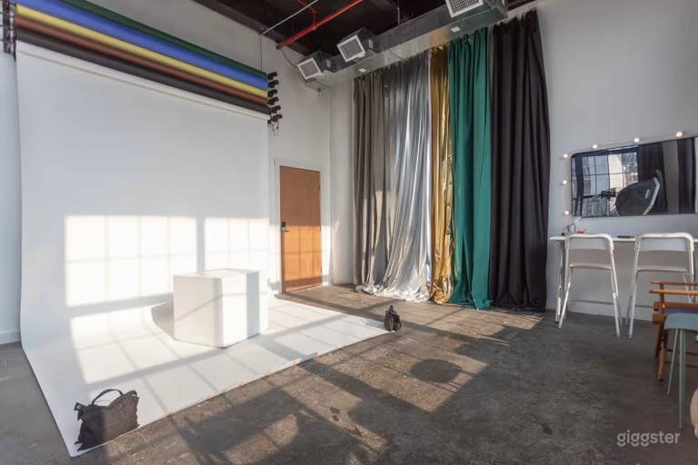  Corner Bright Sunny Loft Space 