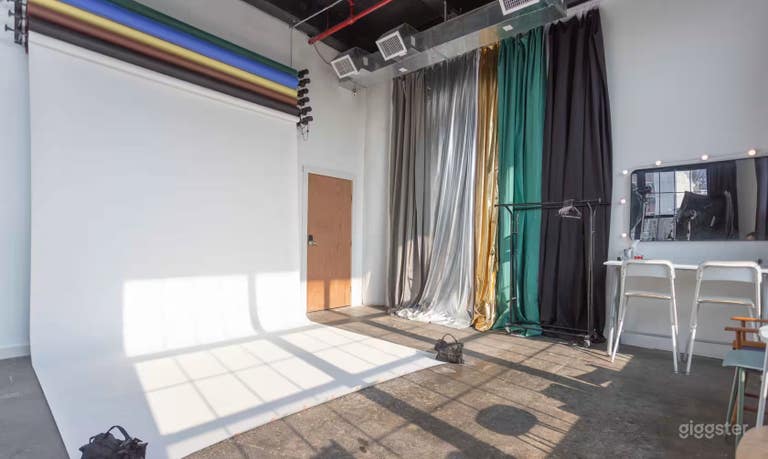  Corner Bright Sunny Loft Space 