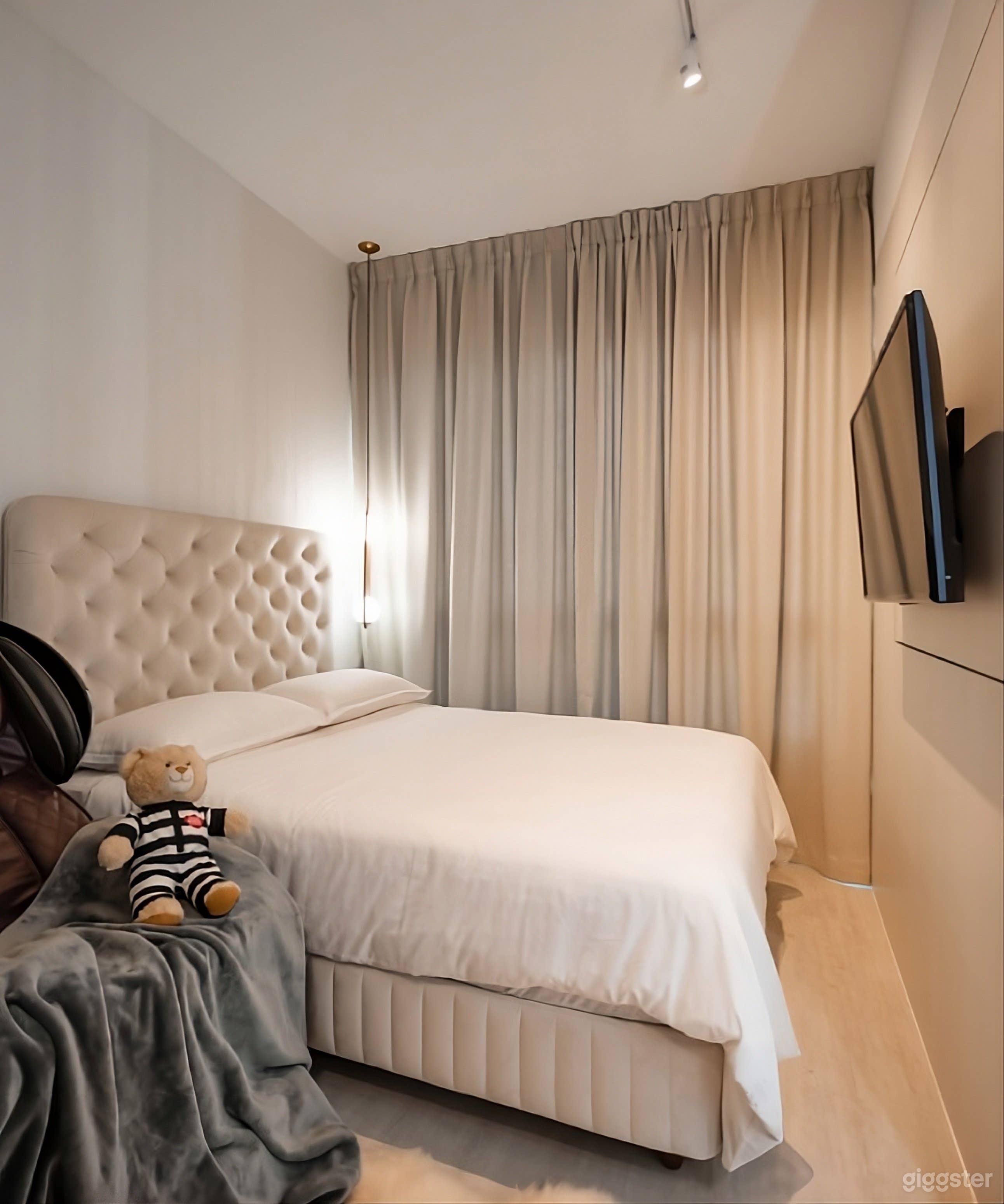 Scandinavian 2 Bedder Condo Photo 3