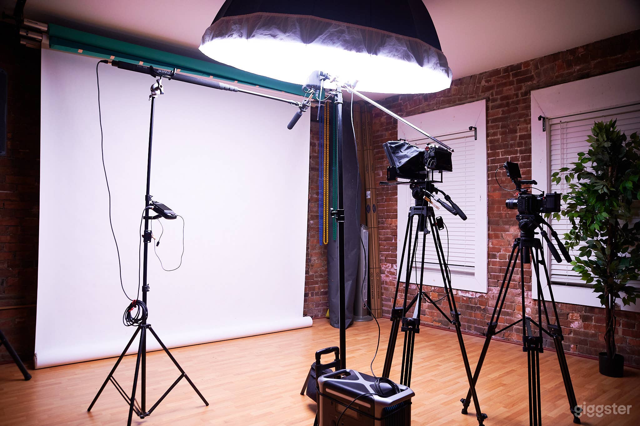 Downtown with a Lofty Creative Vibe Photo 3