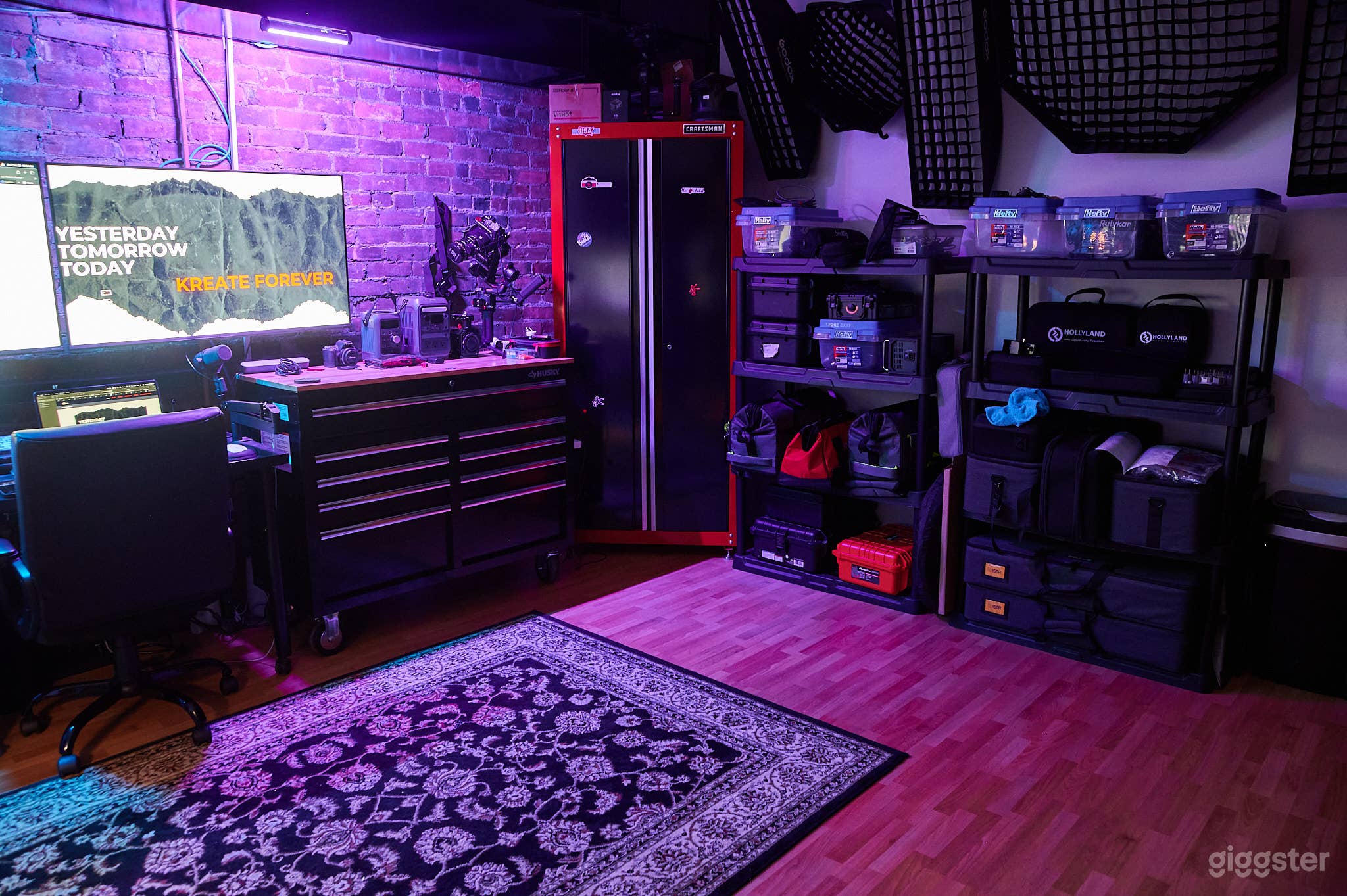 Downtown with a Lofty Creative Vibe Photo 2