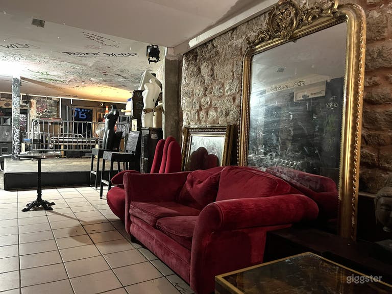  Club parisien atypique avec toit-terrasse 26 bar vintage 