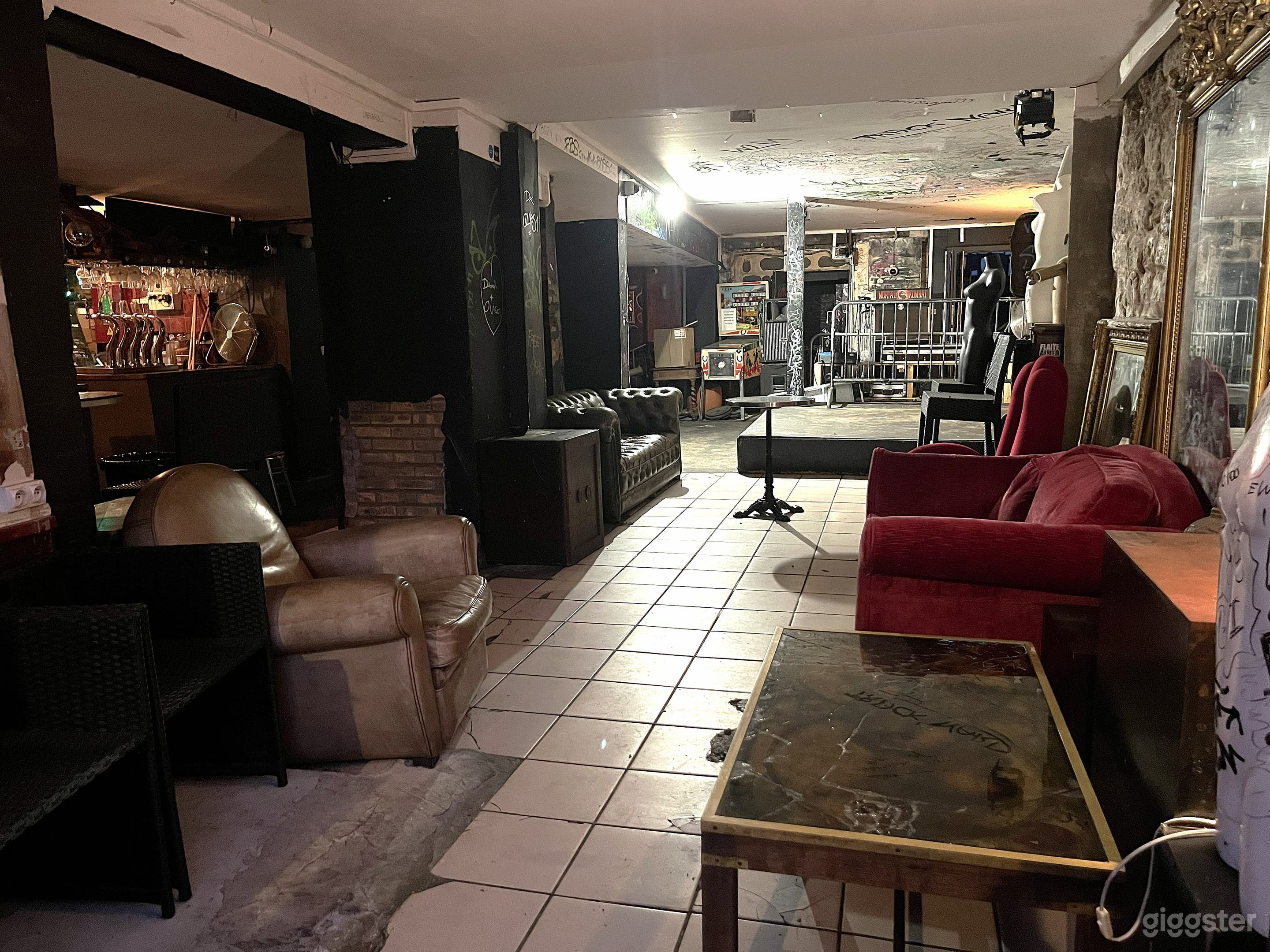 Photo de Club parisien atypique avec toit-terrasse 26 bar vintage 1