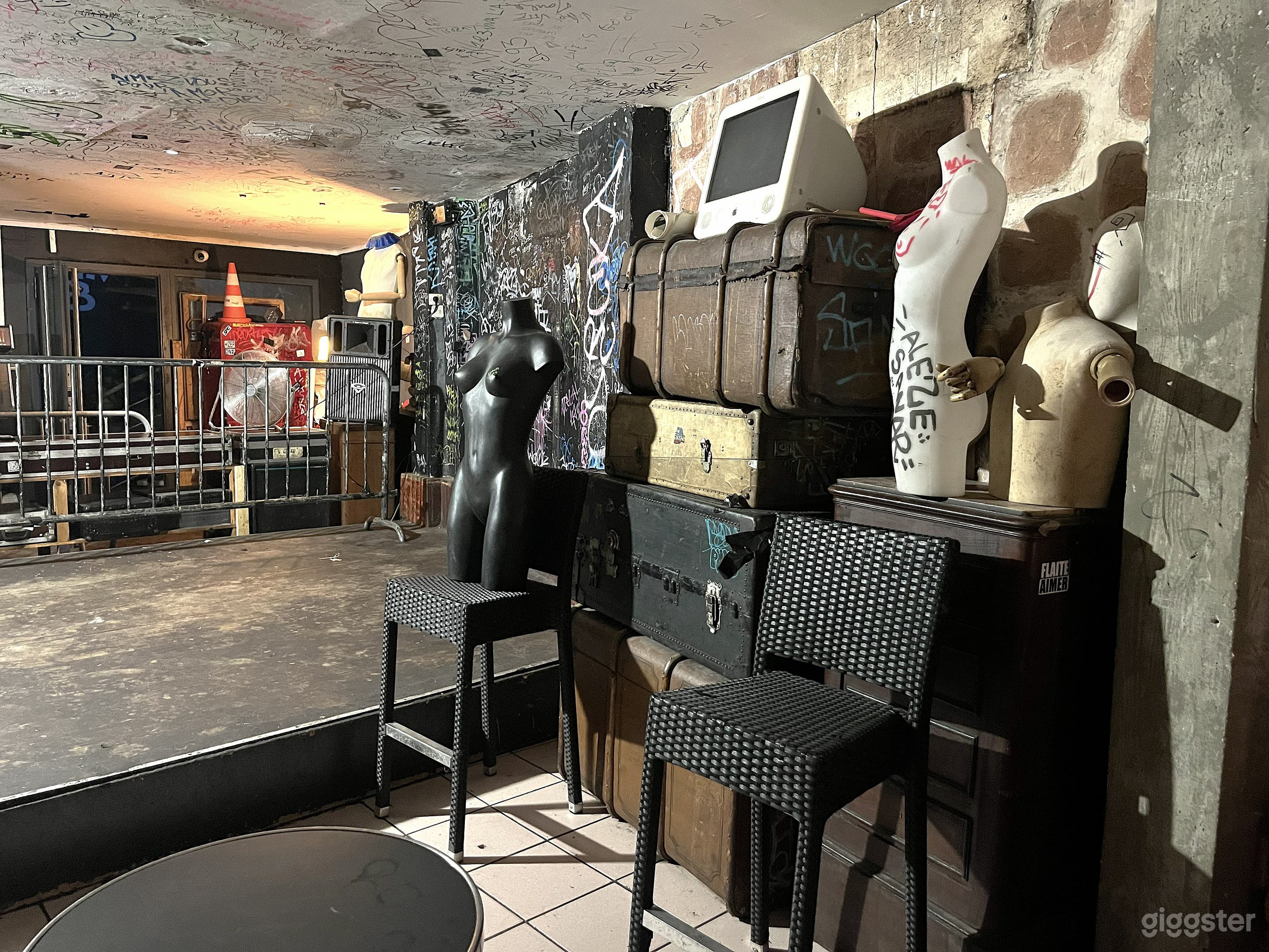 Photo de Club parisien atypique avec toit-terrasse 26 bar vintage 3