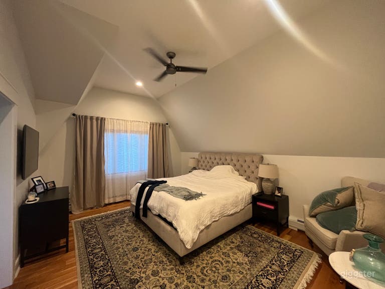  Beautiful loft-style home with Zen backyard 