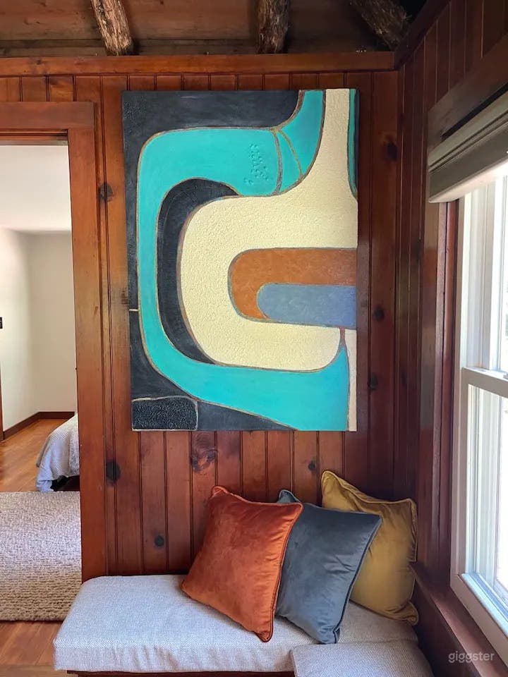 Peaceful 2 Bedroom Getaway Next to Mid-Century Gem Photo 3