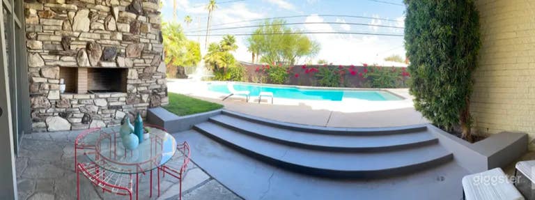  Large Private Pool With Classic Diving Board 