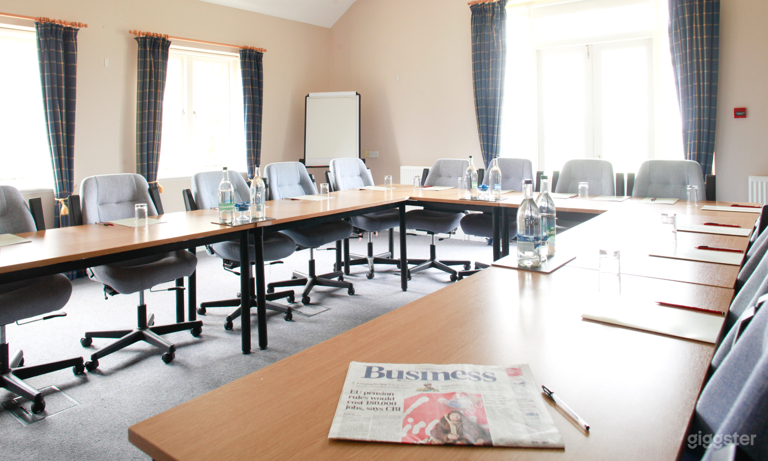 Medium Sized Conference Meeting Room Photo 1