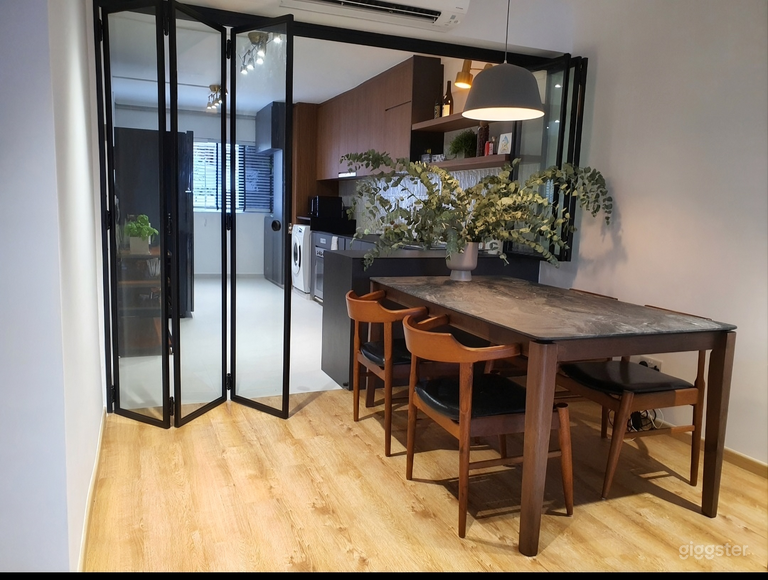  Design senza soluzione di continuità della cucina e della zona pranzo, con la possibilità di separazione tramite porte pieghevoli a libro 