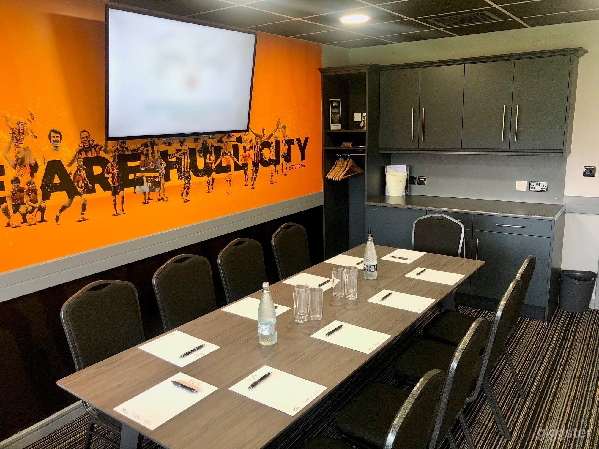 Executive Boxes x28 Photo 2