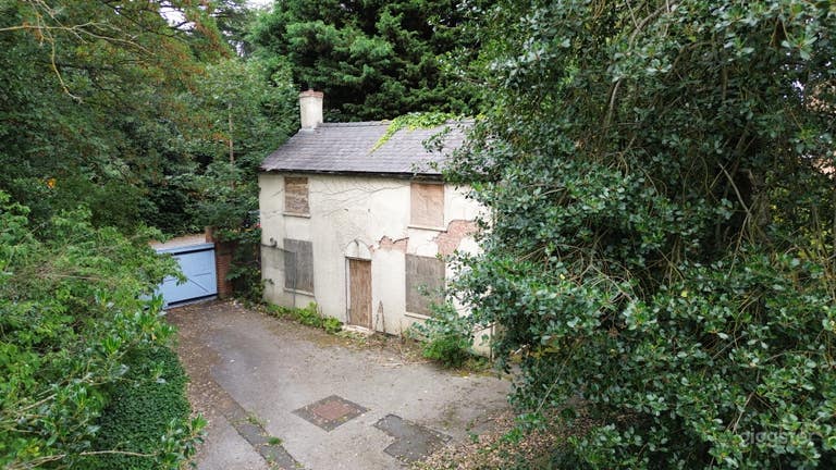  Abandoned Victorian mansion and derelict cottage 
