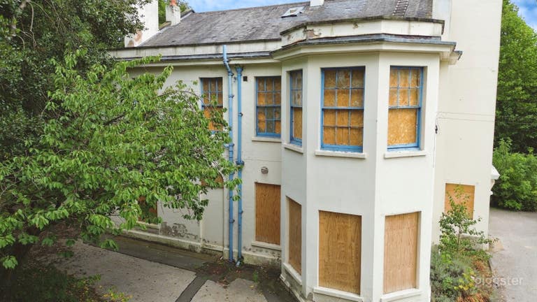  Abandoned Victorian mansion and derelict cottage 