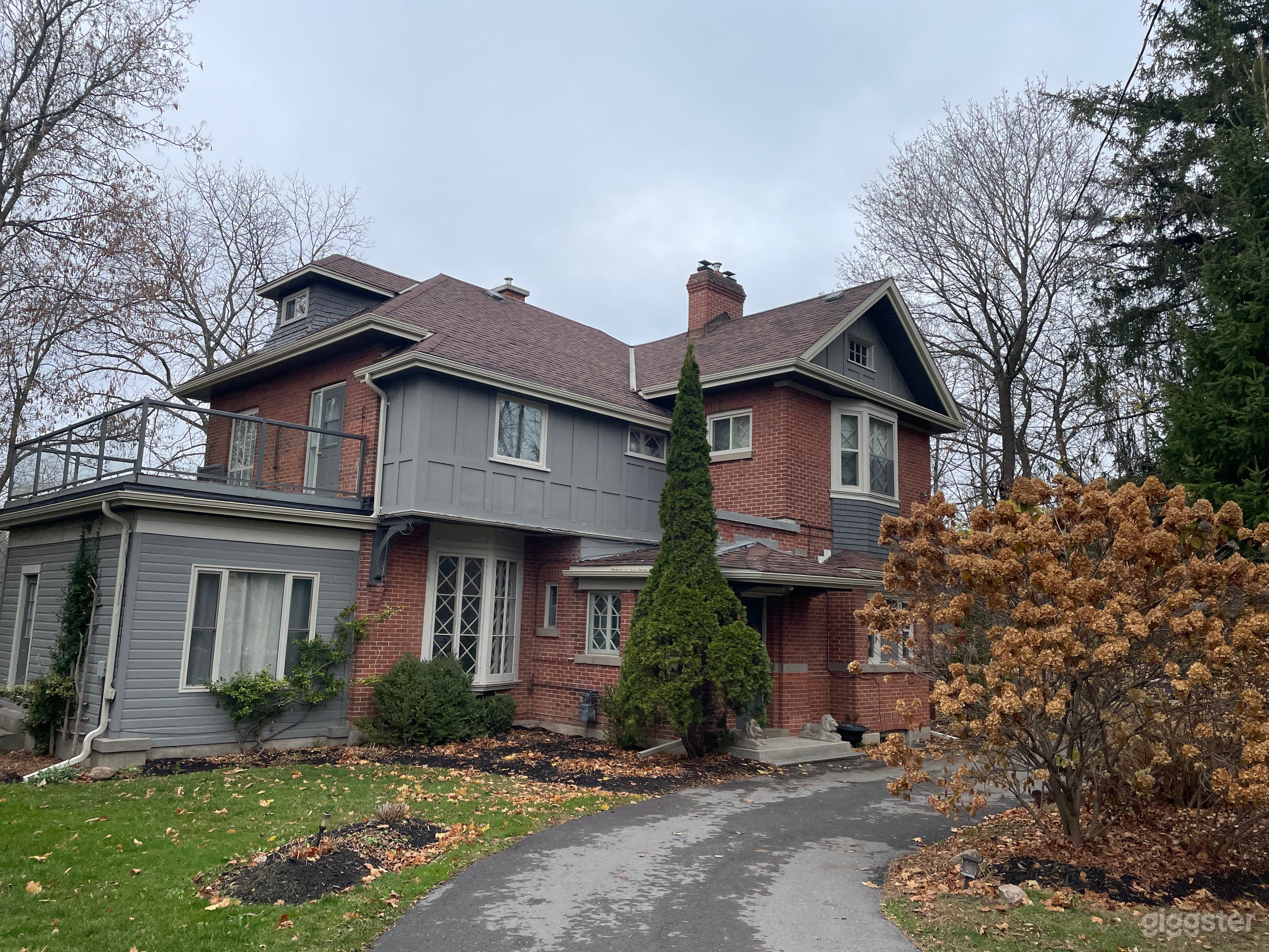 Unique Century Home On 6 Acres, With Lake Front! Photo 2