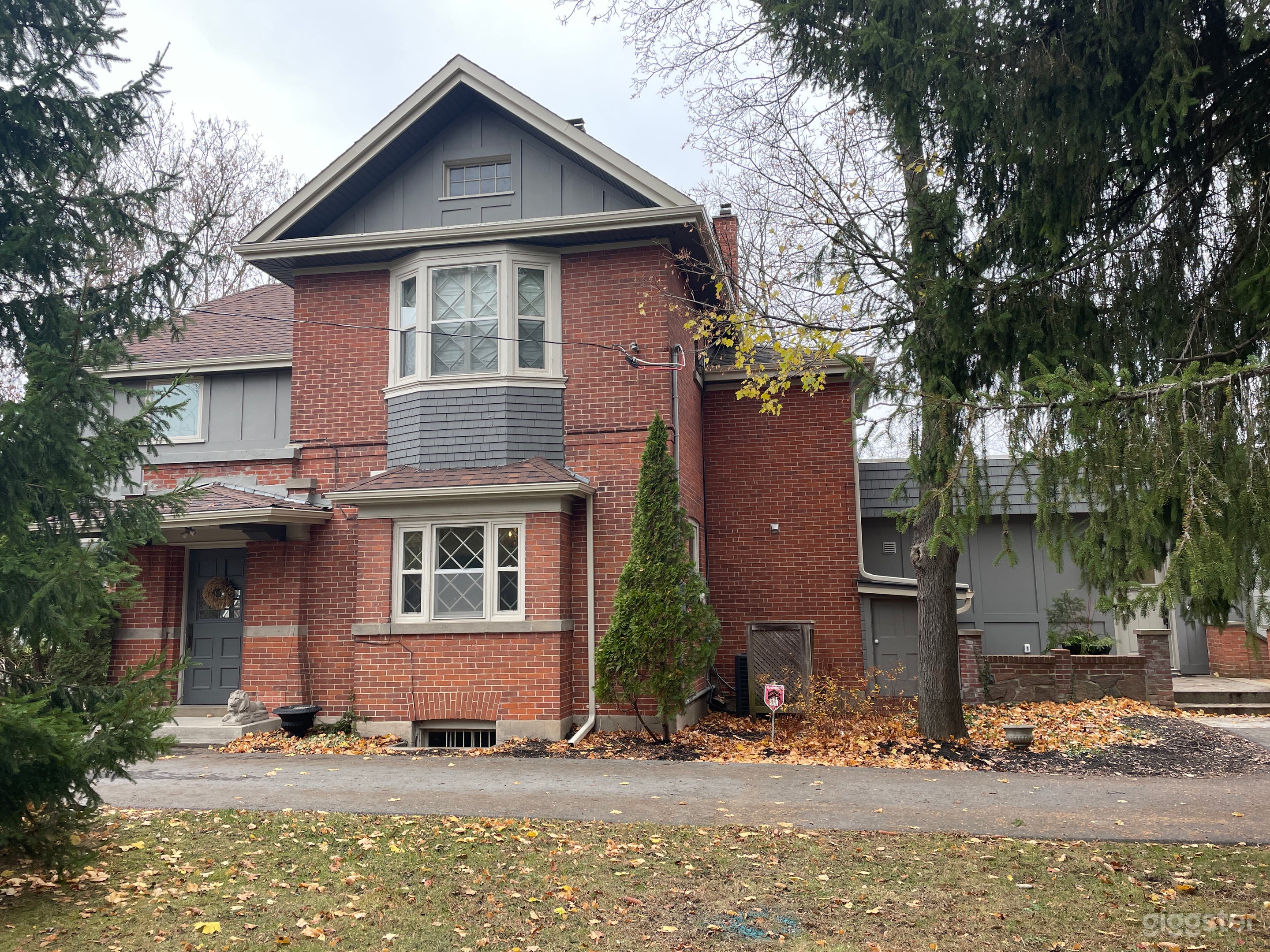Unique Century Home On 6 Acres, With Lake Front! Photo 1