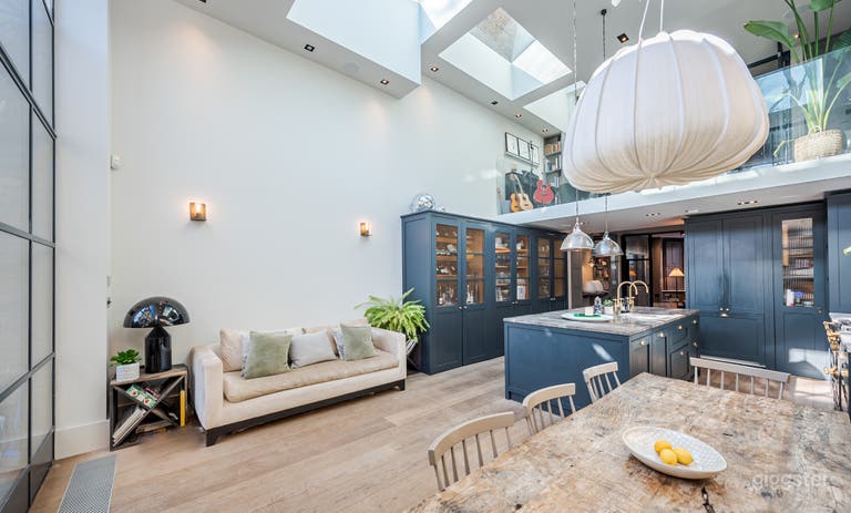  Contemporary, New York Apartment-style Home  