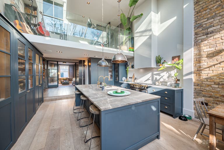  Contemporary, New York Apartment-style Home  