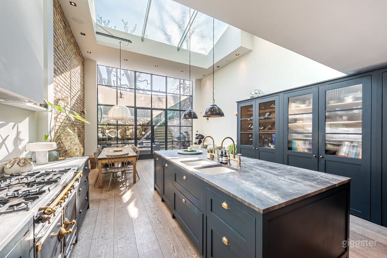  Contemporary, New York Apartment-style Home  