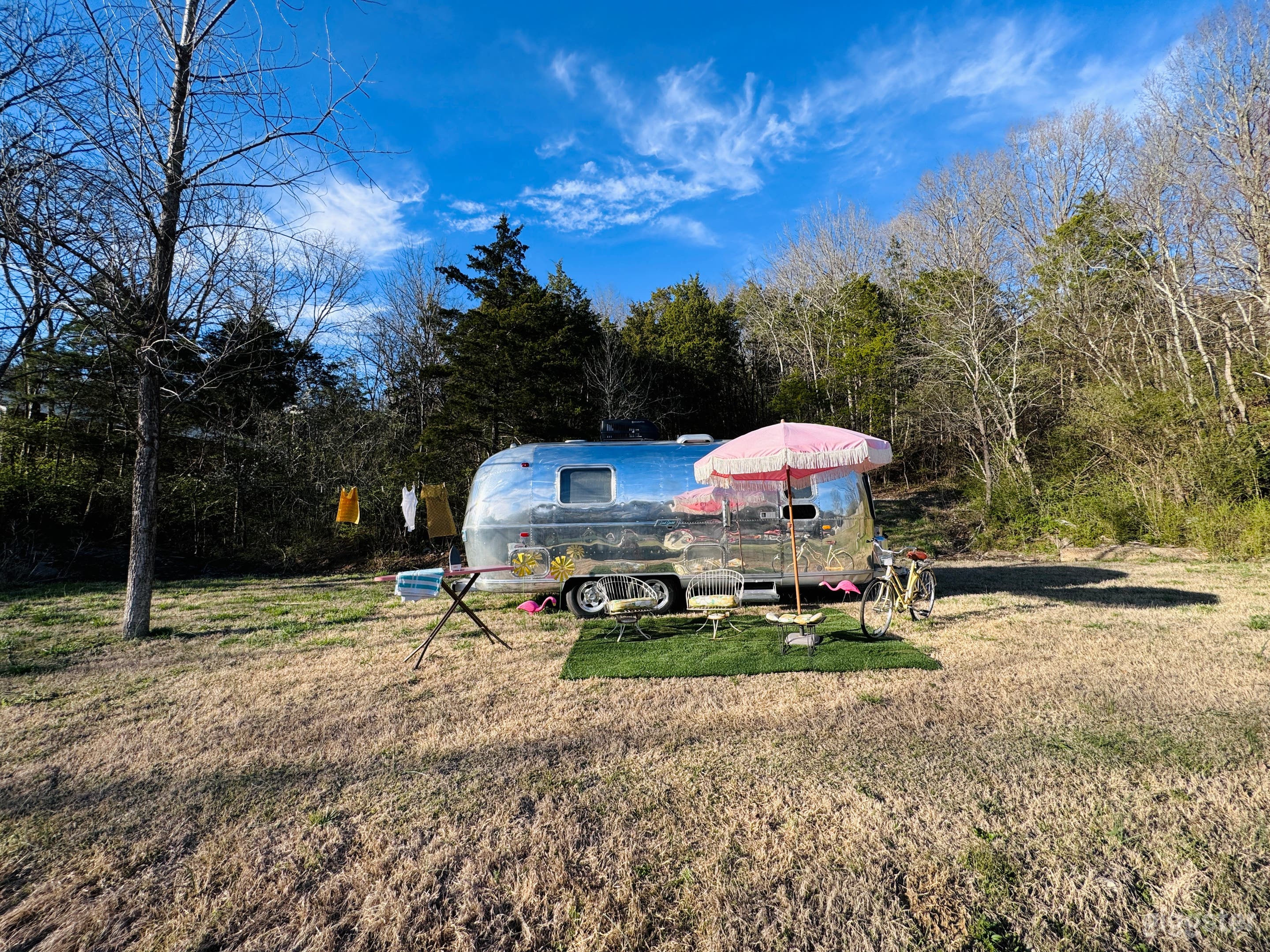 Multi Set compound (Airstream, Pool, Barn) Photo 3