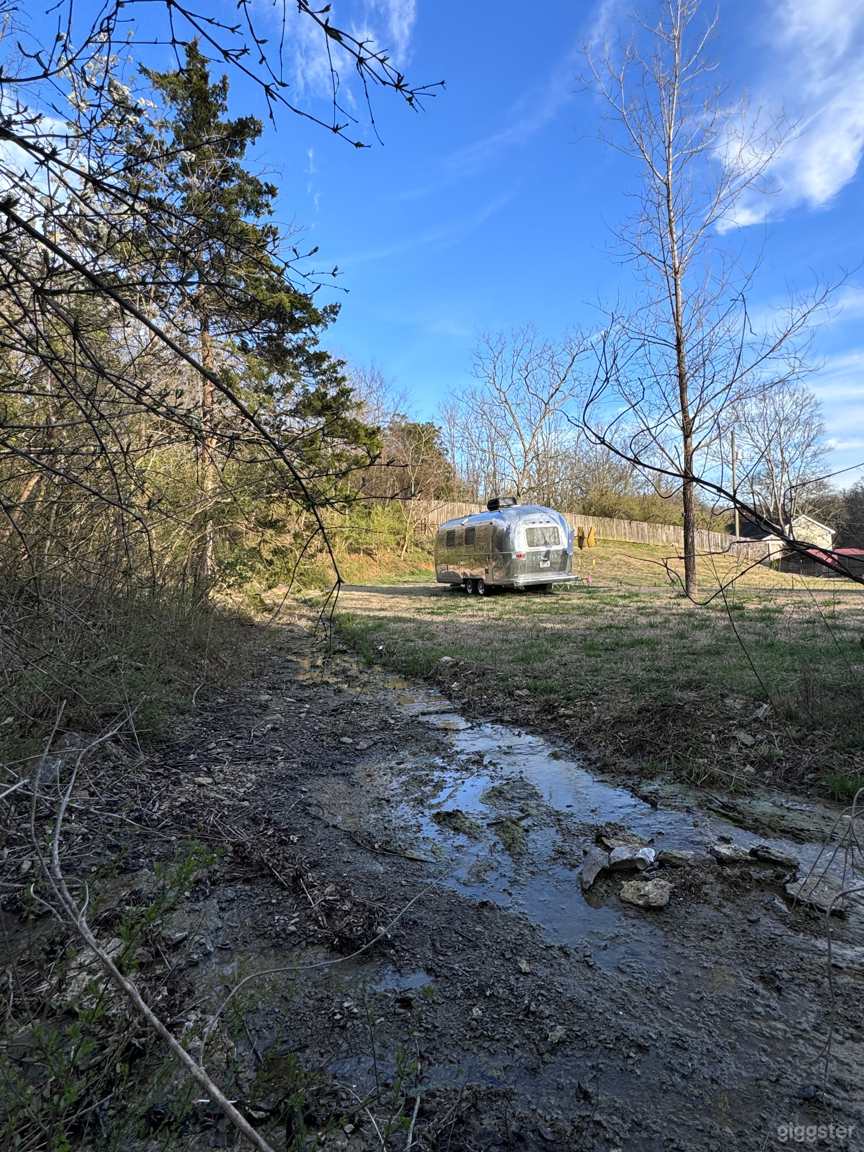 Multi Set compound (Airstream, Pool, Barn) Photo 3