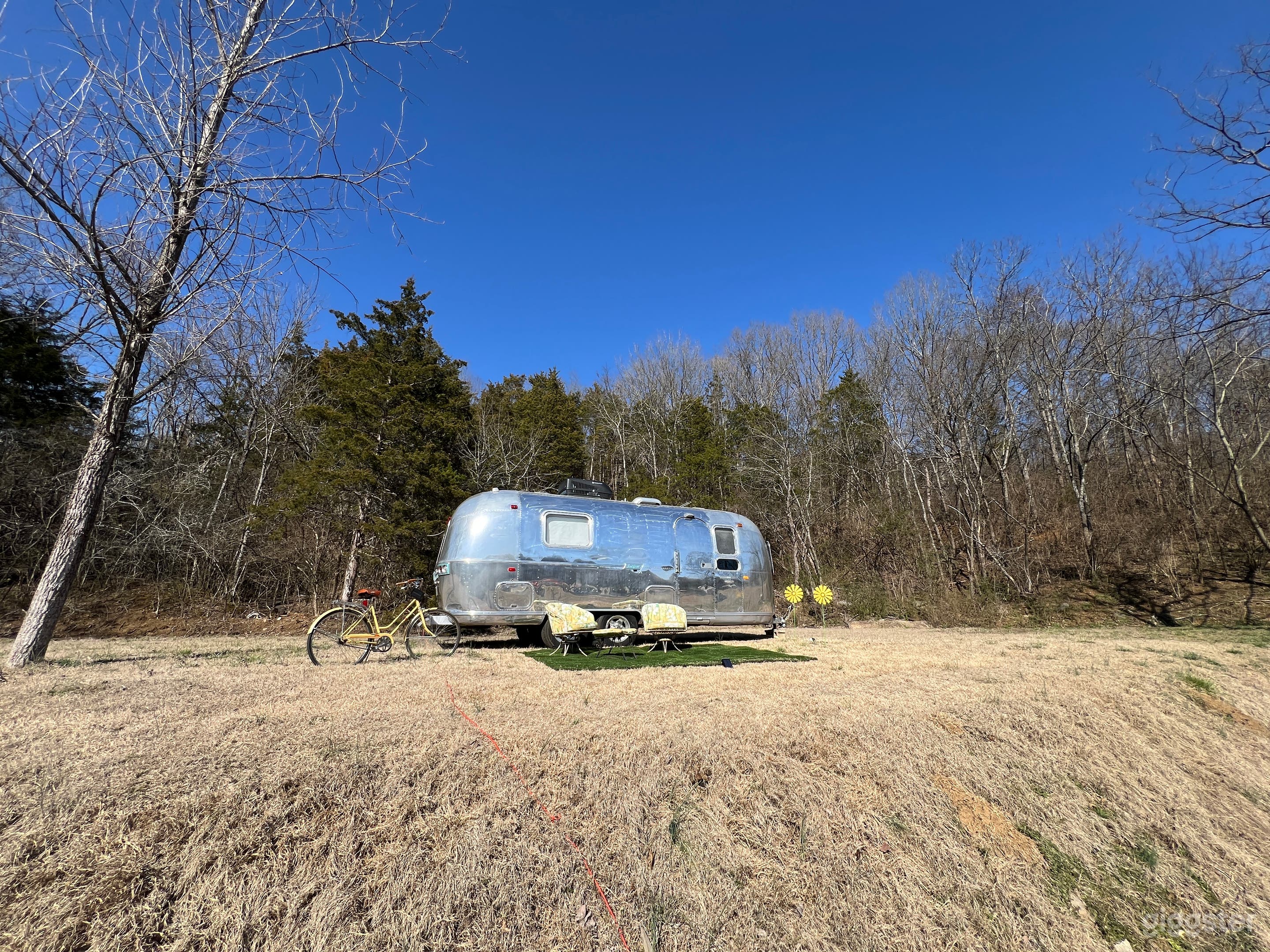 Multi Set compound (Airstream, Pool, Barn) Photo 4