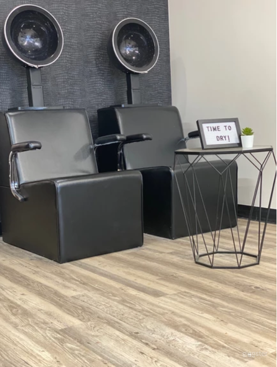  Modern Space Boutique Salon 