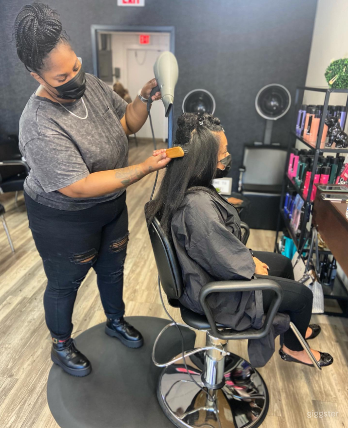  Modern Space Boutique Salon 