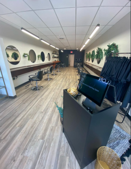  Modern Space Boutique Salon 