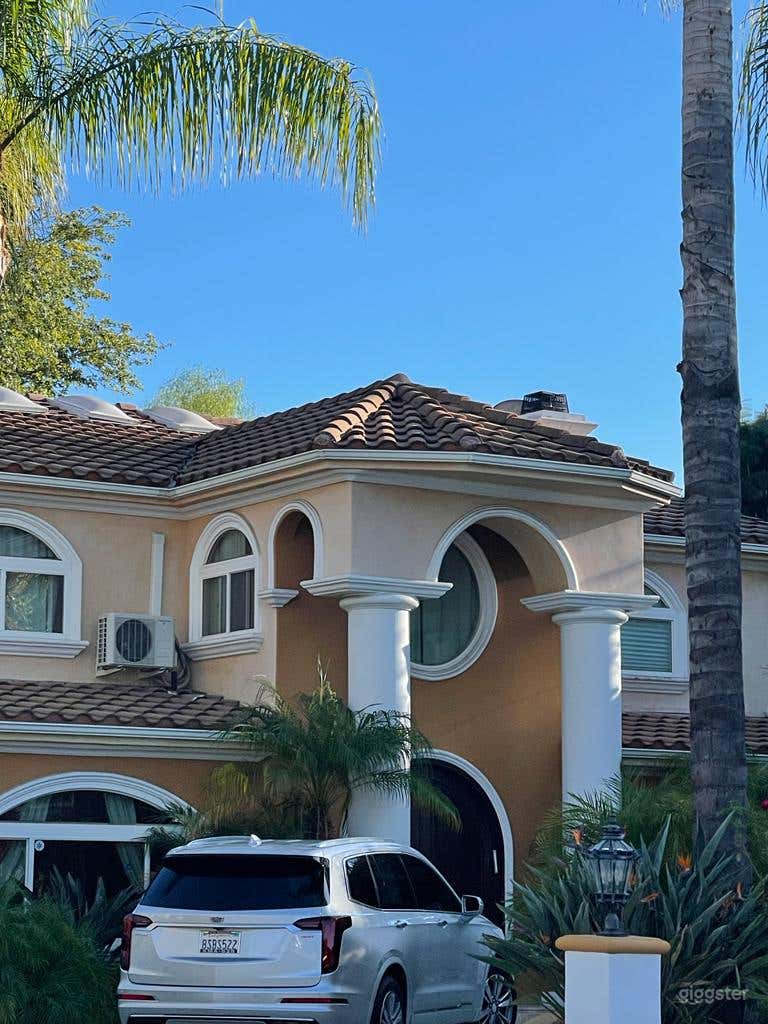 Large valley home with paradise yard Photo 2