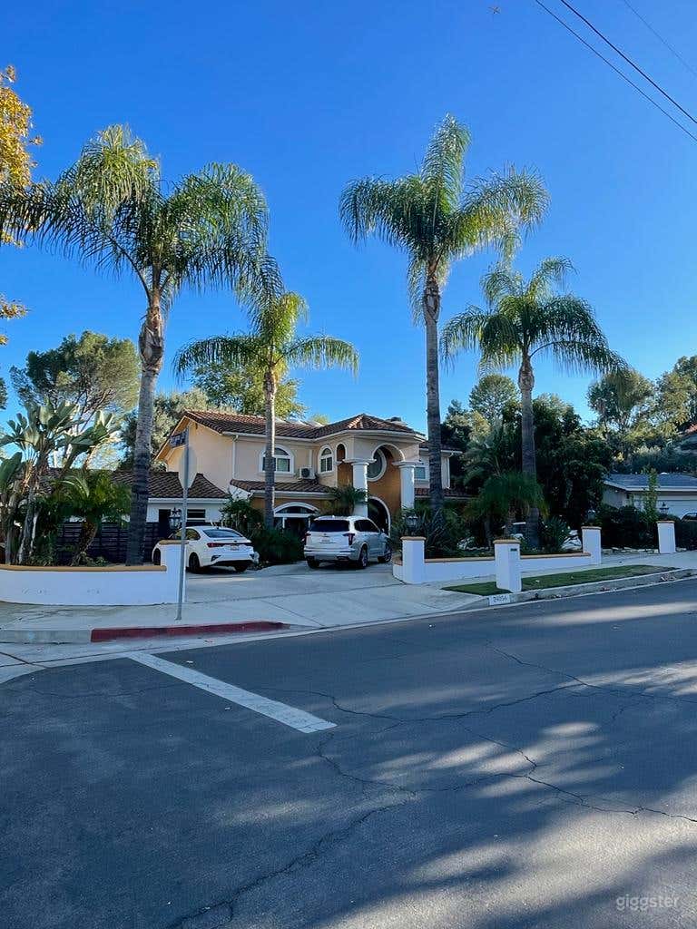 Large valley home with paradise yard Photo 1