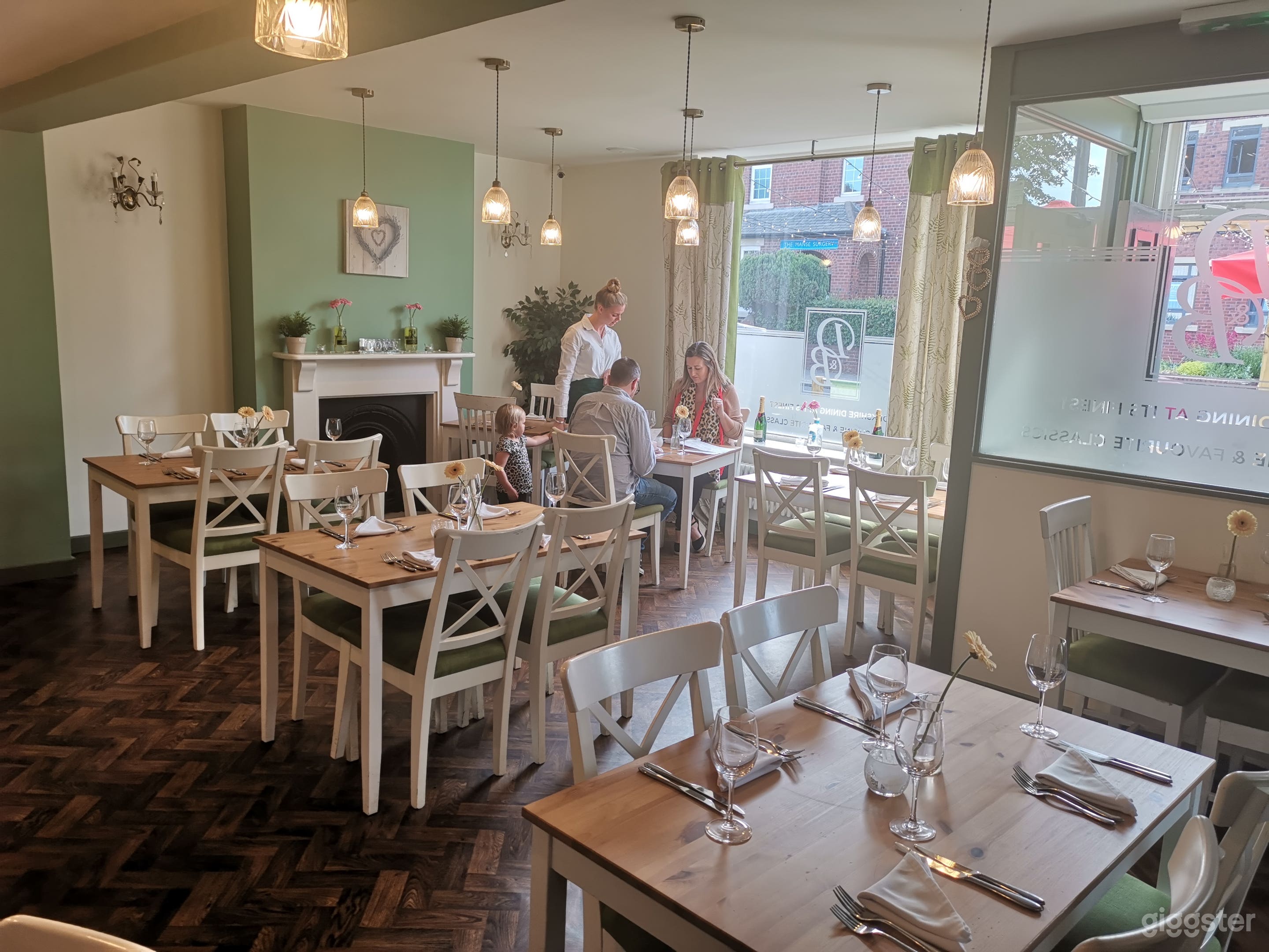 Cosy Out of Town Restaurant Photo 2