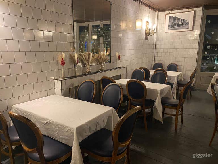  Vintage Inspired Decor Bar and Restaurant  