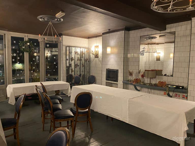  Vintage Inspired Decor Bar and Restaurant  