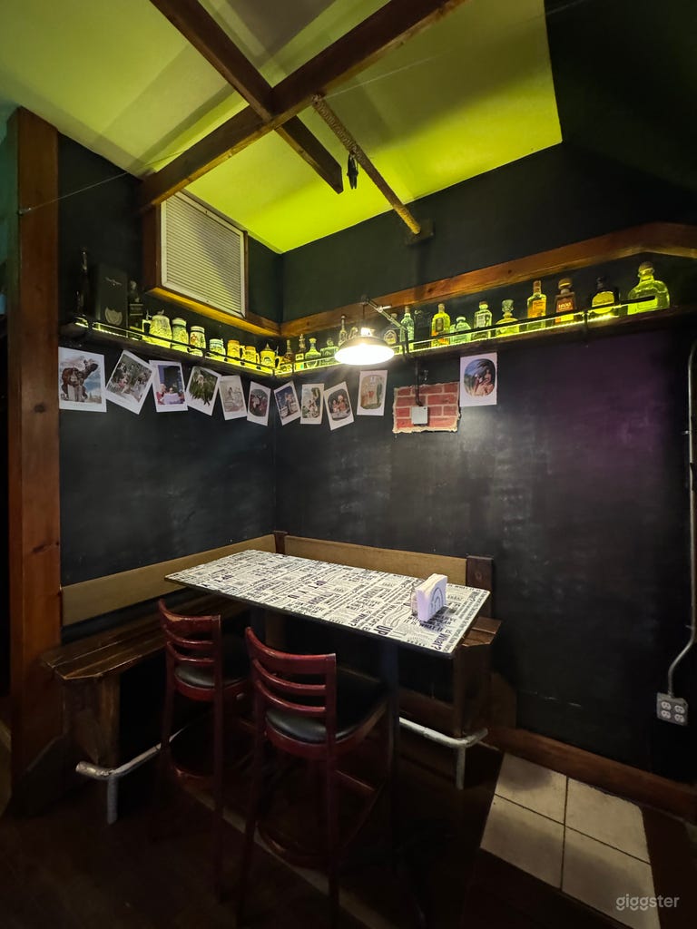  Eclectic Sunroom Restaurant + VIP room 