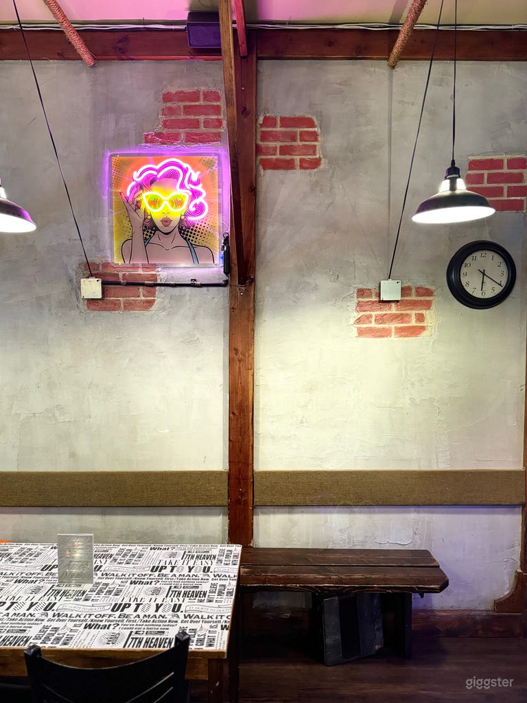  Eclectic Sunroom Restaurant + VIP room 