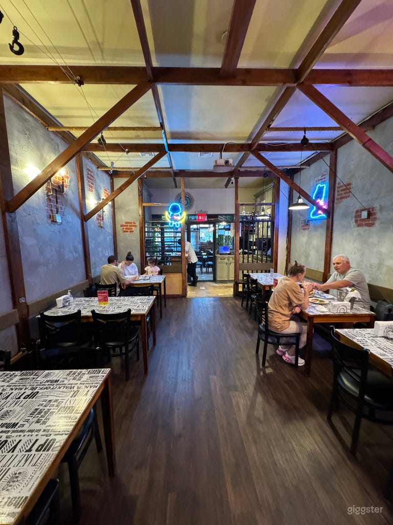  Eclectic Sunroom Restaurant + VIP room 