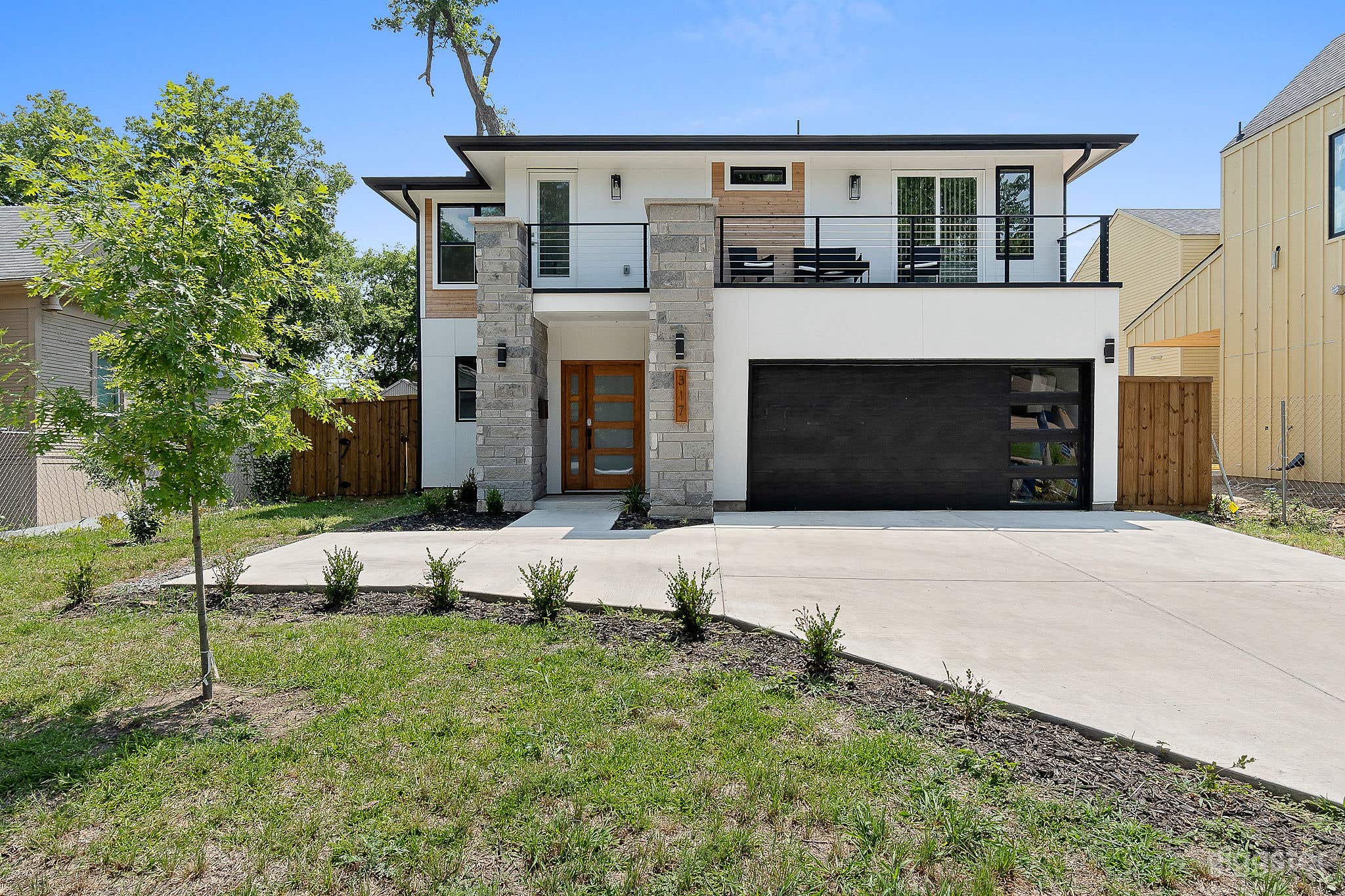 Modern Palm Springs Vibes in Dallas with Pool Photo 4