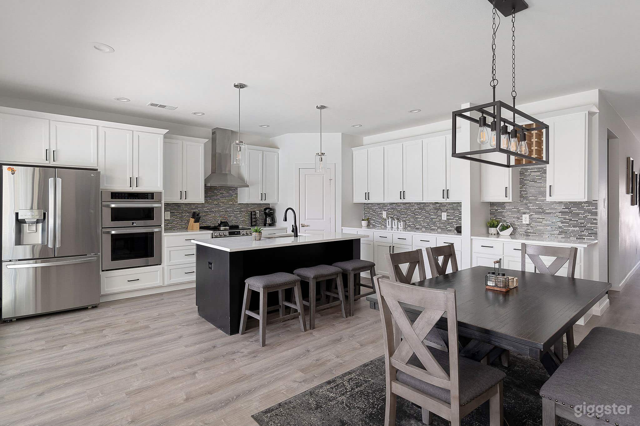 Modern Palm Springs Vibes in Dallas with Pool Photo 1