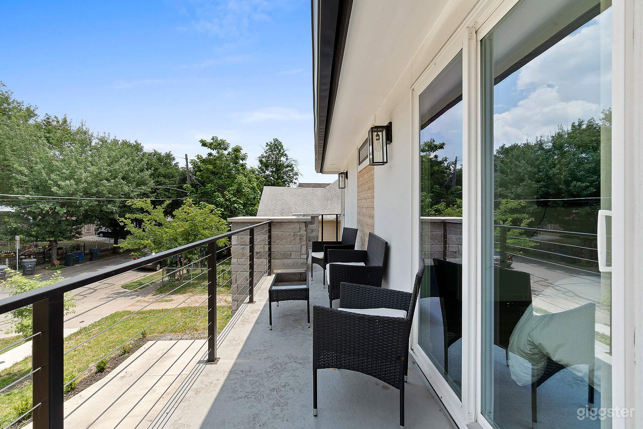 Modern Palm Springs Vibes in Dallas with Pool Photo 3