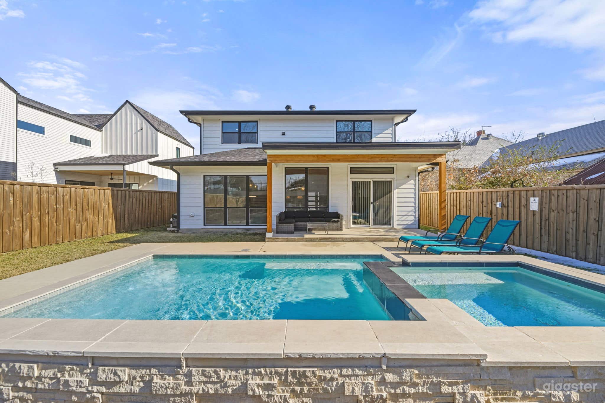 Modern Palm Springs Vibes in Dallas with Pool Photo 1