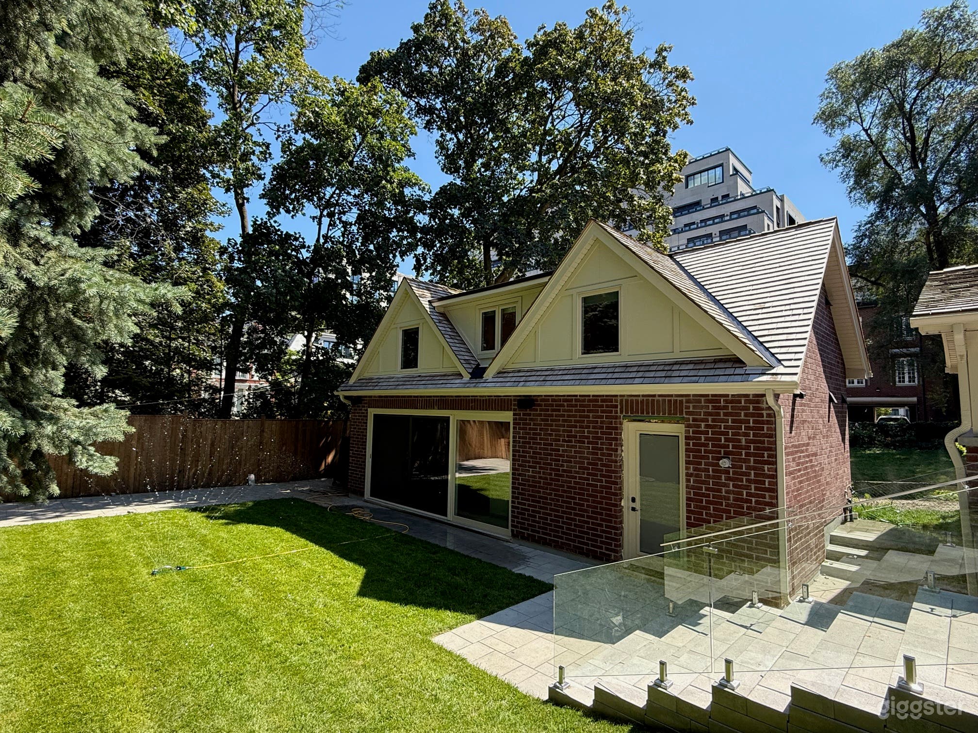 Backyard Garden Suite in Forest Hill Photo 4