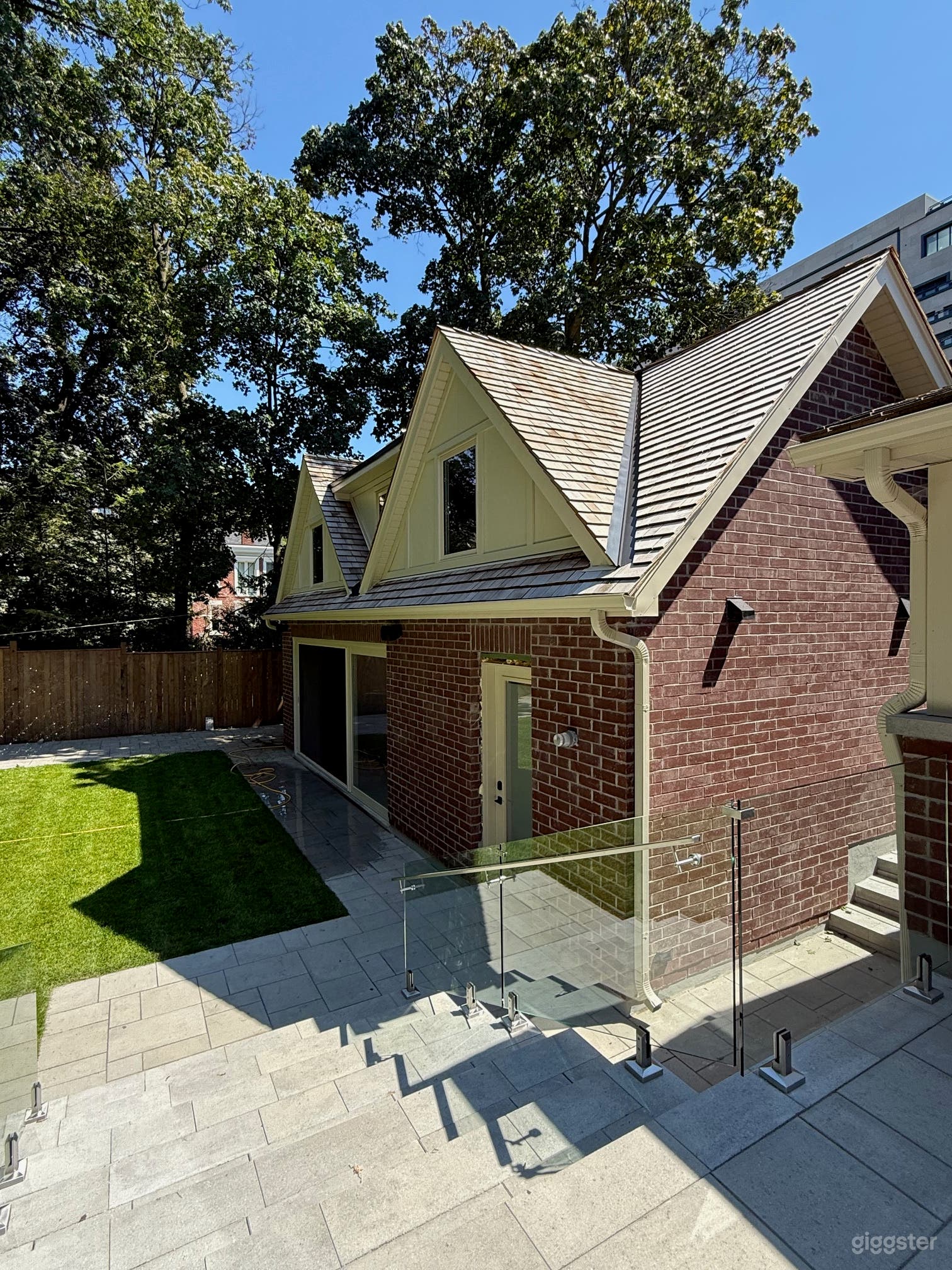 Backyard Garden Suite in Forest Hill Photo 2