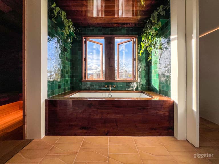  Private Wellness Sanctuary with Sauna & Heated Tub 
