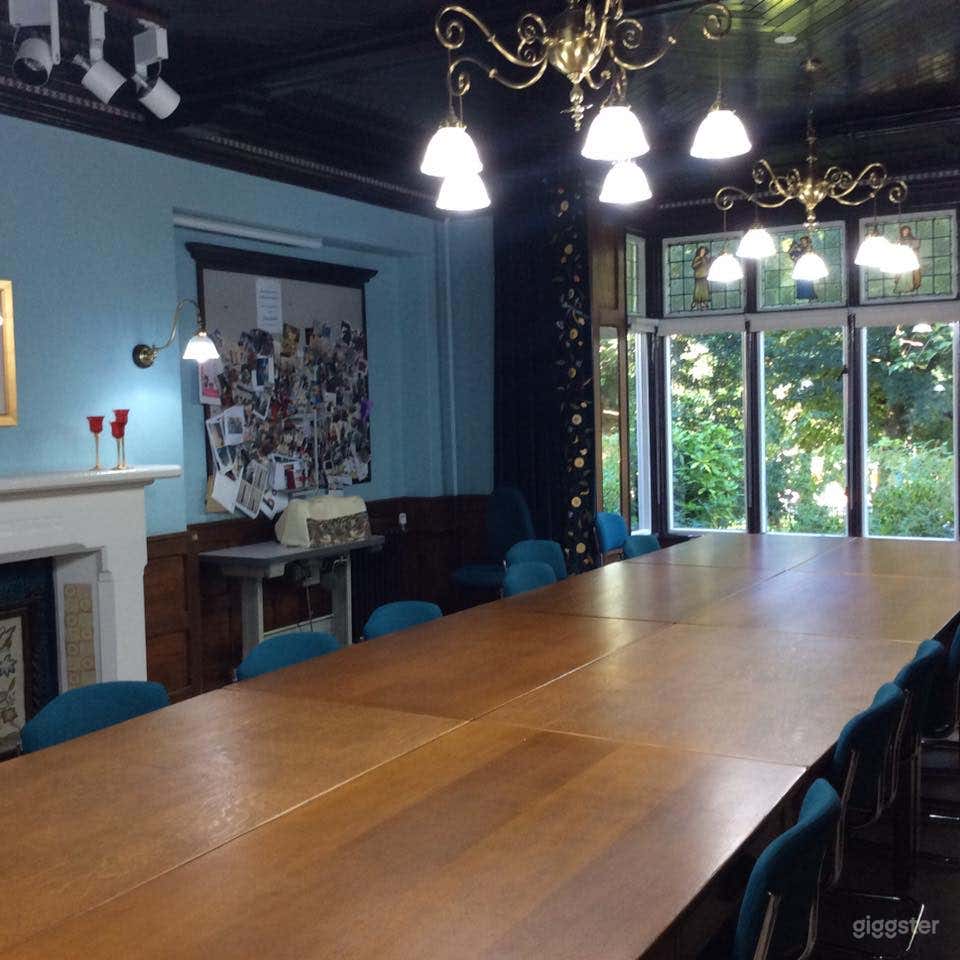 Dining Hall Portrays Arts and Crafts background Photo 3