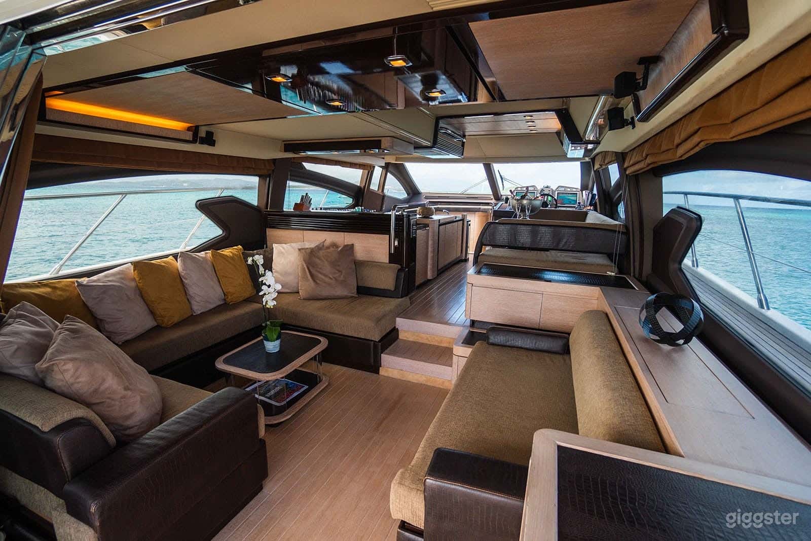 64 Azimut MODERN Yacht Miami Beach Marina  Photo 2